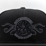 Gorra Necronomicon